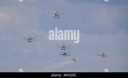 La Grande Guerre de l'équipe de reconstitution d'une guerre mondiale 1 antenne combat de chiens à Bournemouth Air Festival Banque D'Images