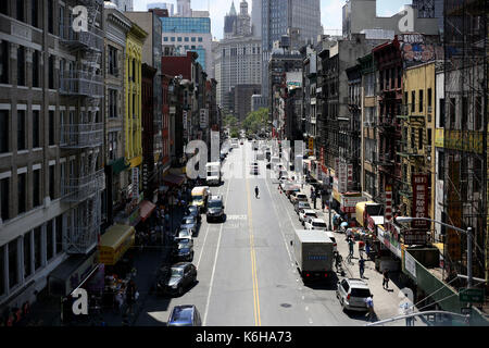 CHINATOWN, NEW YORK, USA - Juin 2016 - Vue du quartier chinois de la Manhattan Bridge. À l'arrière du quartier financier Banque D'Images