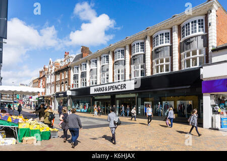 Une succursale de Marks & Spencer à Bromley High Street. Banque D'Images