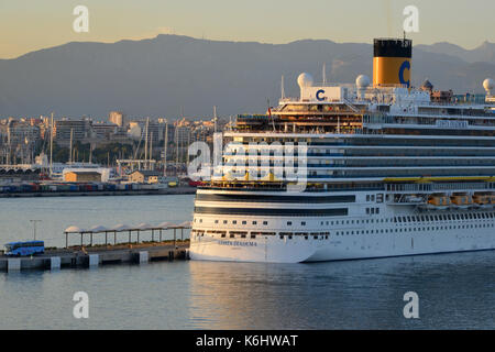 Bateau de croisière Costa Diadema au port à Palma, Majorque, Espagne Banque D'Images