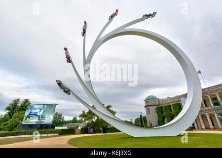 Les cinq âges d'Ecclestone, Gerry judah pièce maîtresse la sculpture à l'goodwwod 2017 Festival of Speed, Sussex, UK. Banque D'Images