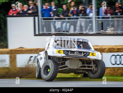 '2017' rumbul mazda b2000 stadium truck avec chauffeur 'Mad' mike whiddett au festival of speed 2017 goodwwod, Sussex, UK. Banque D'Images