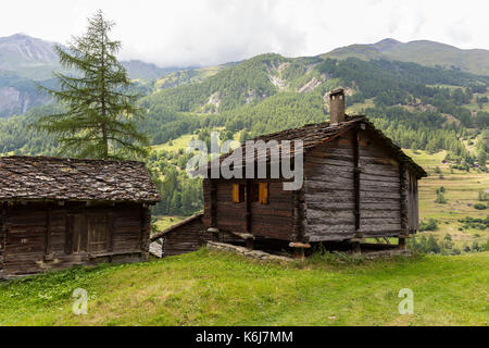 Les hauderes, Suisse - chalet traditionnel les Alpes Pennines. Banque D'Images