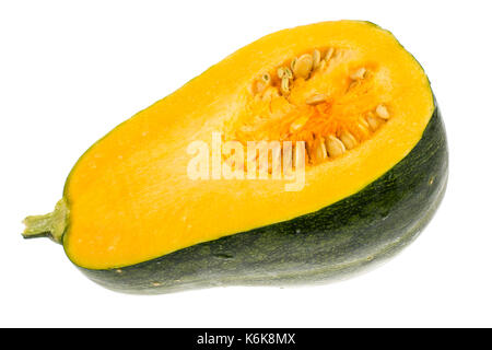 Muscat citrouille, coupée en deux, isolé sur fond blanc. studio photo Banque D'Images