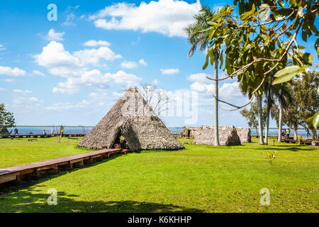 Guama, qui comprend la Aldea Taina, une reconstitution d'un village pré-colombiens et des huttes, Laguno del Teroso, sur la côte ouest de Cuba Banque D'Images