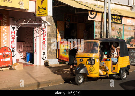 Tuk-tuk, scène de rue, Antsiranana, Diego Suarez, Madagascar Banque D'Images