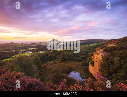 Roseberry Topping, vue de l'Captain Cooks Monument sur le North Yorkshire Moors Banque D'Images