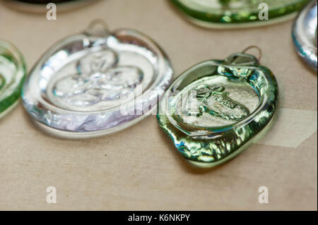 Charms en verre dans un magasin de souvenirs Banque D'Images