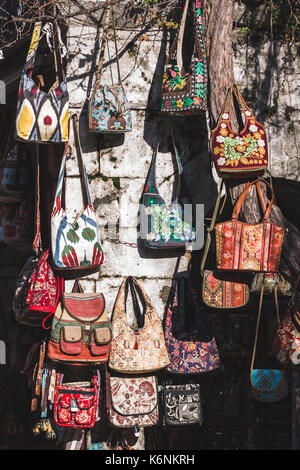 Sacs et Sacs à main vendus au marché du grand bazar d'istanbul Banque D'Images