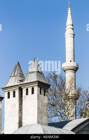 Minaret de la mosquée à Istanbul Banque D'Images