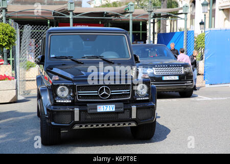 Monte-Carlo, Monaco - 17 mai 2016 : luxury suv noir mercedes g 63 amg garée devant le monte-carlo casino à Monaco Banque D'Images