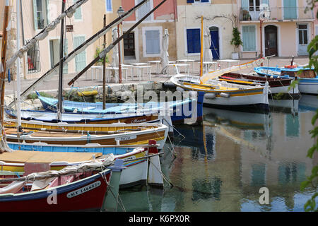 Martigues, France - 21 juin 2016 : le vieux port avec bateaux. le miroir aux oiseaux oiseaux (miroir) salon Banque D'Images