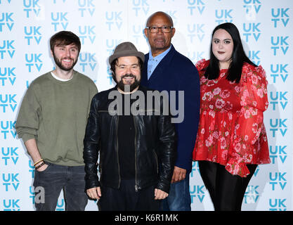 De gauche à droite, James Buckley, kenneth collard, Louis Frédéric Lerner et Sharon rooney arrivant pour la nouvelle saison live uktv lancer au Claridge's Hotel, Londres. Banque D'Images