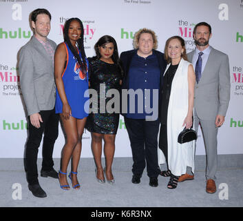 West Hollywood, CA, USA. 12 sep, 2017. 12 septembre 2017 - West Hollywood, Californie - ike barinholtz, xosha roquemore, Mindy kaling, fortune feimster, Beth Grant, garret dillahunt. ''L'mindy project'' dernière saison premiere partie tenue au théâtre microsoft l.a. live à West Hollywood. Crédit photo : birdie thompson/admedia crédit : birdie thompson/admedia/zuma/Alamy fil live news Banque D'Images