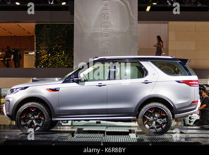 Frankfurt am Main, Allemagne. 13 sep, 2017. land rover discovery svx durant la deuxième journée de la 67e salon international (IAA) à Francfort, Allemagne le mercredi, sept. 13, 2017. crédit : Petr mlch/ctk photo/Alamy live news Banque D'Images