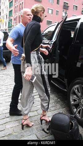 New York, États-Unis. 13 septembre 2017. Gigi Hadid quitte son bâtiment à New York le 13 septembre 2017.Credit:RW/MediaPunch/Alay Live News Banque D'Images