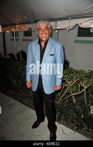 Fort LAUDERDALE, FL - JANVIER 08: Frank Vincent arrive à la projection Du Genre En attente au cinéma Paradiso. Genius EN ATTENTE est un film documentaire raconté par Frank Vincent (Goodfellas, Casino, Raging Bull) qui raconte l'histoire épique de Walter L. Shaw, un génie de l'ingénierie qui, il y a plus d'un demi-siècle, une technologie inventée qui a transformé le système téléphonique rudimentaire des années 1950 en la base de l'industrie mondiale des télécommunications de pointe. AT&T détenait un monopole d'étranglement. Le 8 janvier 2009, à fort Lauderdale, en Floride. Crédit : mp122/MediaPunch Banque D'Images