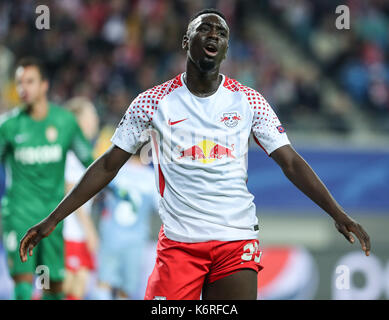 Leipzig, Allemagne. 13 sep, 2017. rb leipzig's jean-kevin augustin réagit au cours de la première série de match de ligue des champions entre le rb leipzig de l'AS Monaco de la France, à Leipzig, en Allemagne, sur sept. 13, 2017. Le match se termine par un nul 1-1. crédit : shan yuqi/Xinhua/Alamy live news Banque D'Images