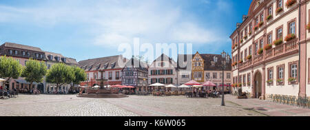 Neustadt an der Weinstrasse, GER, Rheinland-Pfalz - août 23, Panorama-Aufnahme, Marktplatz in der Innenstadt von Neustadt a. S.d.a., Markplatz . Mi Banque D'Images