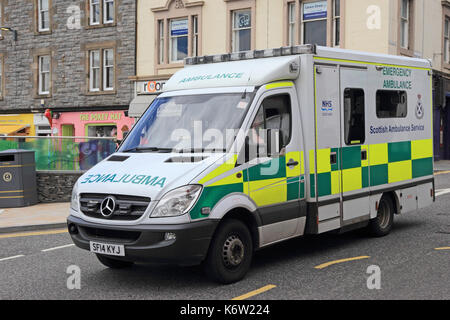 La conduite d'ambulance par Oban, Scotland Banque D'Images