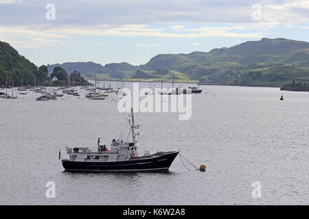 Hébrides Croisières de bateau, Elizabeth-G, ancré dans la baie d'Oban, Scotland Banque D'Images