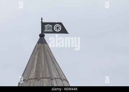 Kazan, Russie - le 12 septembre 2017 : signer l'emblème de l'Unesco sur le Kremlin de Kazan Banque D'Images