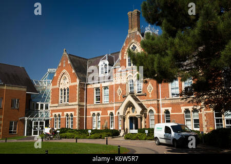 Royaume-uni, Angleterre, Saffron Walden, Essex, ancien hôpital, construit par Quaker Wyatt Gibson maintenant des bureaux du conseil Uttlesford Banque D'Images