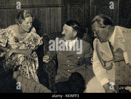 Adolf Hitler avec le Maréchal Général Hermann Göring et épouse à Wahnfried House, Bayreuth Banque D'Images