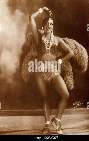 BAKER, Joséphine - dancing au Folies Bergères revue franco-américaine, chanteuse et danseuse Paris 1906-1975 Banque D'Images