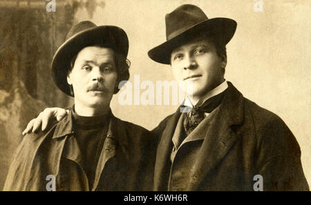 Chaliapine, F - avec l'auteur russe Maxime Gorki (à gauche) basse russe (1873-1938) Banque D'Images