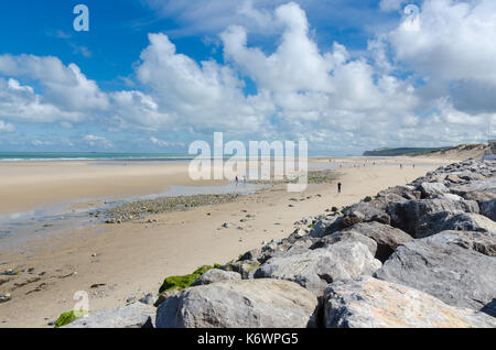 La grande plage de sable à la station balnéaire de Wissant dans le Pas-de-Calais Banque D'Images