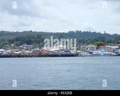 Isabela City, Philippines. 13 sep, 2017. Des maisons sur pilotis de Basilan. sherbien dacalanio : crédit/pacific press/Alamy live news Banque D'Images