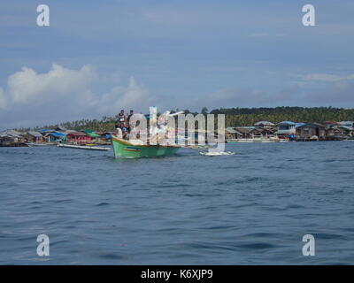 Isabela City, Philippines. 13 sep, 2017. Des bateaux de Zamboanga City arrivant à isabela. sherbien dacalanio : crédit/pacific press/Alamy live news Banque D'Images