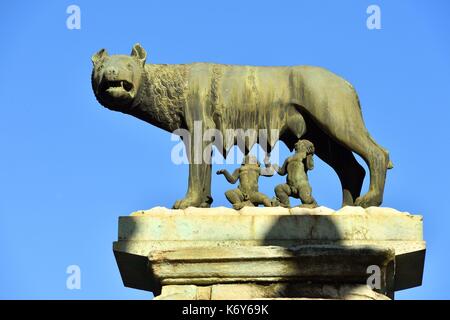 L'Italie, Lazio, Rome, centre historique classé au Patrimoine Mondial de l'UNESCO, la colline du Capitole, la louve et les frères jumeaux Romulus et Remus, fondateurs de Rome Banque D'Images