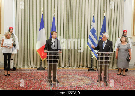 Athènes, Grèce - septembre 7, 2017 : le président français Emmanuel Macron avec sa femme Brigitte lors d'une cérémonie de bienvenue au palais présidentiel de Banque D'Images