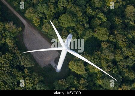 La France, la Meuse, Wind farm de Bonnet Houdelaincourt. 18 éoliennes Vestas V90 de 125m de haut pour une puissance totale de 36 MW 33 000 personnes d'alimentation (vue aérienne) Banque D'Images