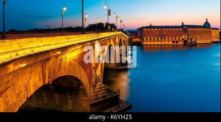 France, Haute Garonne, Toulouse, énumérés à grands sites touristiques de Midi Pyrénées, Pont Neuf, Vieux Pont, vue de nuit sur le pont et les monuments Banque D'Images