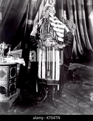 Rudolph VALENTINO (1895-1926) acteur ilm italien-américain dans le film silencieux de 1926 Le fils du Sheik Banque D'Images
