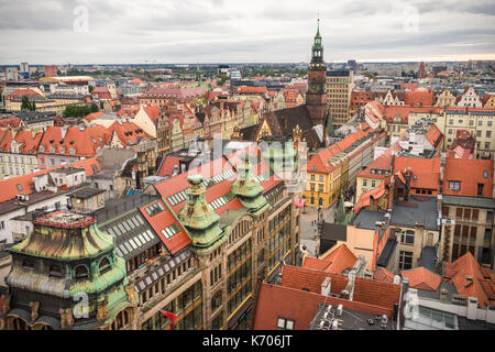 Vue aérienne de Wroclaw à l'Ancien hôtel de ville au coucher du soleil en 2017, Wroclaw, Pologne Banque D'Images