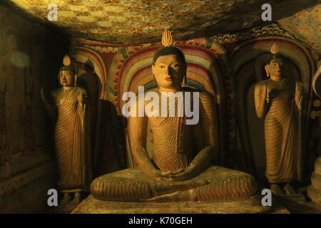 Temple d'or de Dambulla, Sri Lanka, lieu de pèlerinage du Banque D'Images