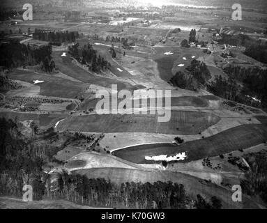 Augusta, GA - l'endroit du parcours de golf, qui a seulement 22 pièges, connu sous le nom de l'Augusta National Golf Club, conçu par Robert Tire Jones, Jr., ancien champion amateur et ouvert et le Dr Alister Mackenzie, comme il ressort de l'air. Le 10 janvier 1933. Banque D'Images