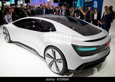 Francfort, Allemagne. 12 septembre 2017. Salon international de l'automobile 2017 (IAA, internationale Automobil-Ausstellung), Journée de la presse: Audi Aicon, voiture concept électrique autonome. Crédit: Christian Lademann Banque D'Images