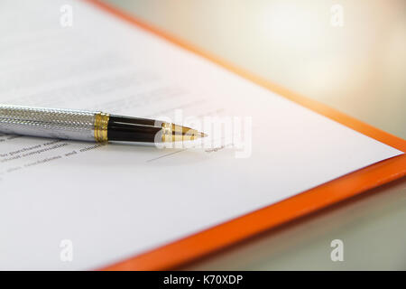 Affaires et finance concept, Close up pen et vierge formulaire de contrat. Banque D'Images