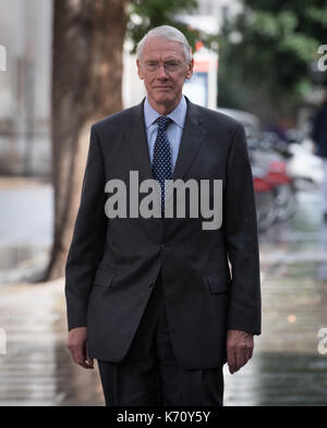 Sir Martin moore-bick, président de l'enquête publique grenfell arrive à la haute cour de Londres, qu'il prononcera sa déclaration d'ouverture de la première audience publique de la sonde litigieuses le jeudi. Banque D'Images