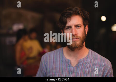 Portrait of male athlete standing in gym Banque D'Images