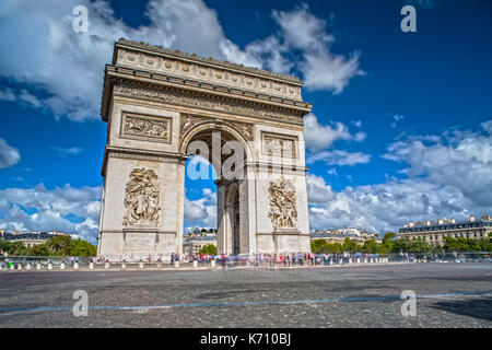 Arc de Triomphe sur les Champs Elysées à Paris Banque D'Images