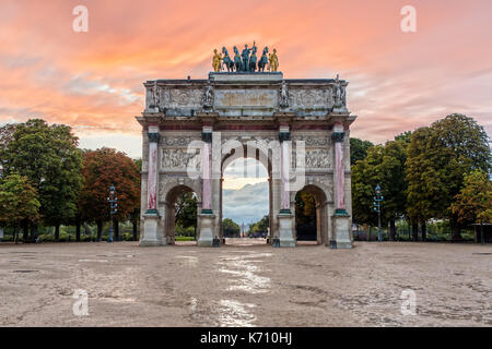 Arc de triomphe du Carrousel au coucher du soleil Banque D'Images