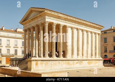 La France, Gard, Nîmes, la Maison Carrée, temple romain du premier siècle Banque D'Images