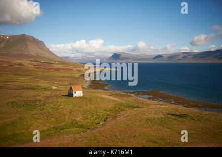 L'Islande, les fjords du Nord-Ouest, Lambavatn, la baie Banque D'Images