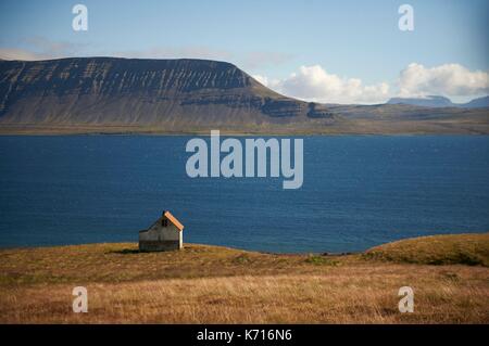 L'Islande, les fjords du Nord-Ouest, Lambavatn, la baie Banque D'Images